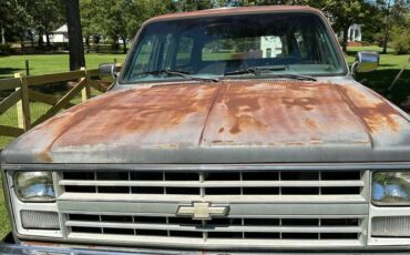 Chevrolet-suburban-scottsdale-20-1987-grey