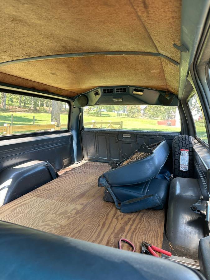 Chevrolet-suburban-scottsdale-20-1987-grey-4
