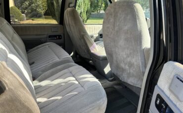 Chevrolet-suburban-silverado-k2500-1992-black-12