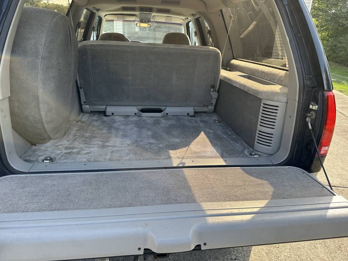 Chevrolet-suburban-silverado-k2500-1992-black-13