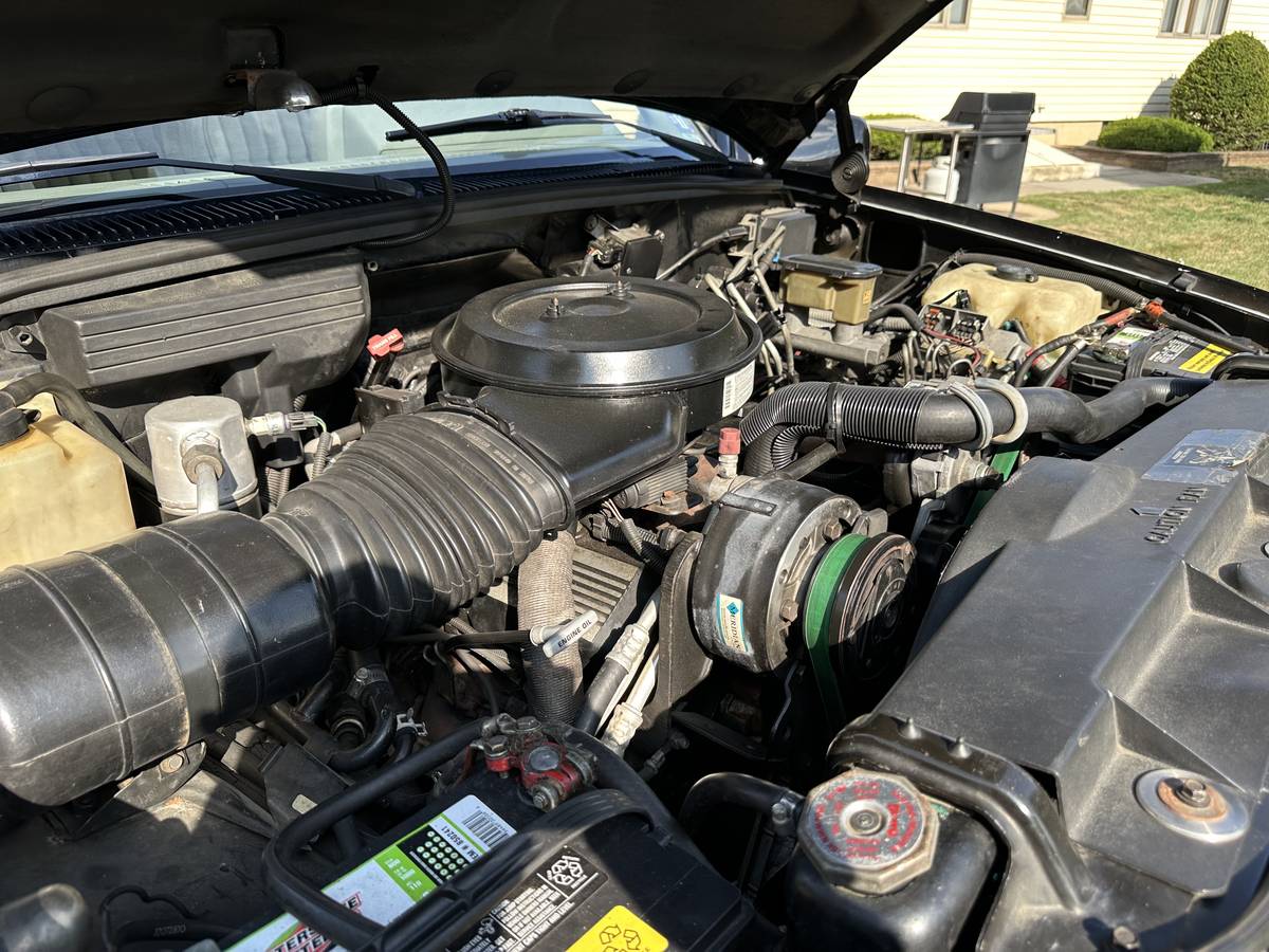 Chevrolet-suburban-silverado-k2500-1992-black-2