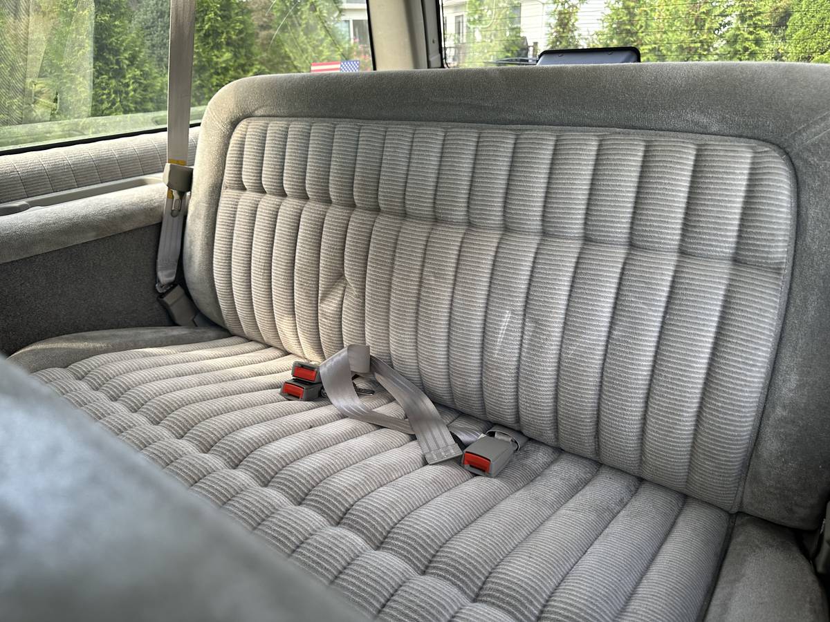 Chevrolet-suburban-silverado-k2500-1992-black-3