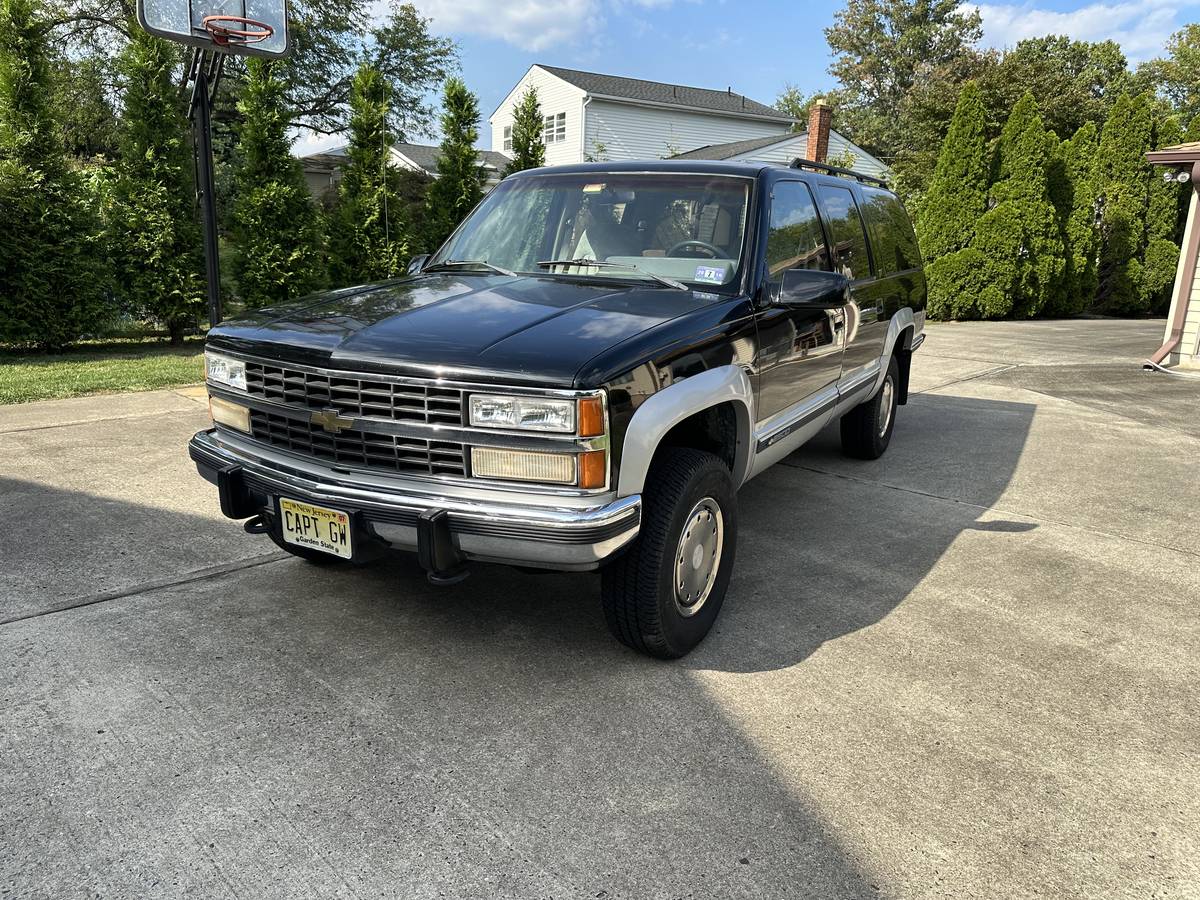 Chevrolet-suburban-silverado-k2500-1992-black-5