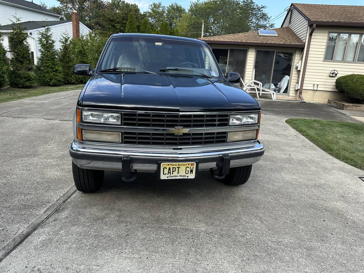 Chevrolet-suburban-silverado-k2500-1992-black-7