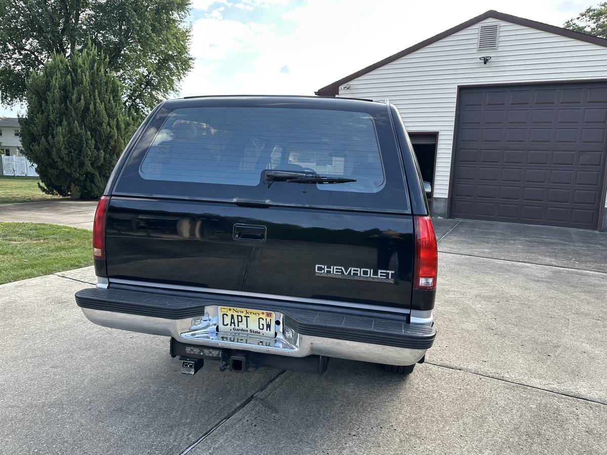 Chevrolet-suburban-silverado-k2500-1992-black-8