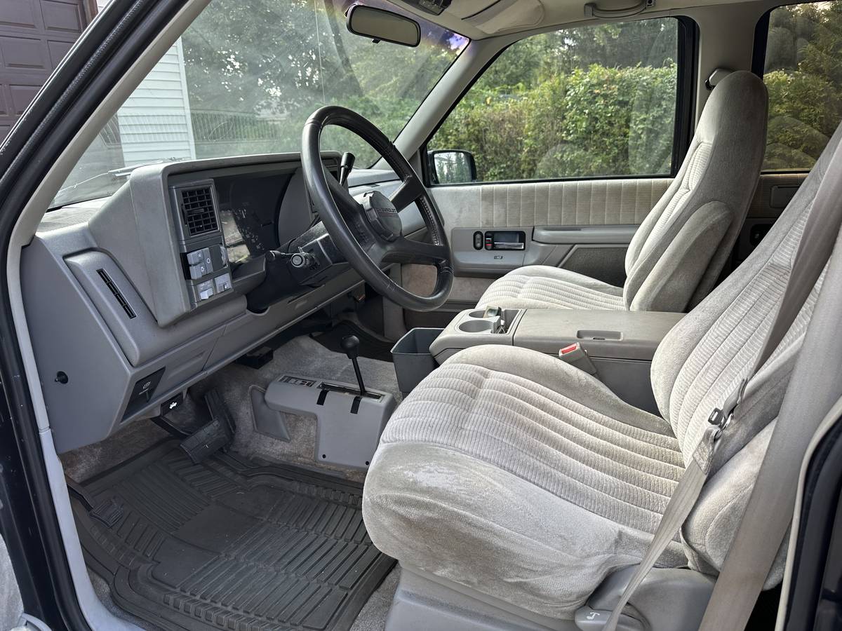 Chevrolet-suburban-silverado-k2500-1992-black-9