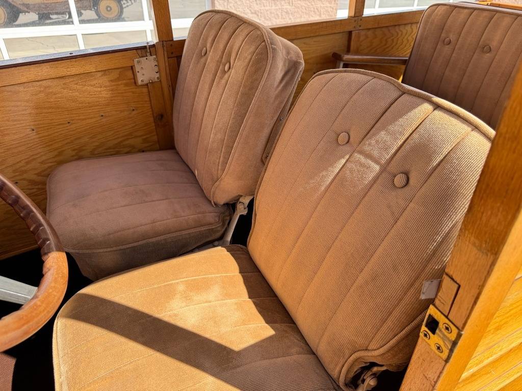Chevrolet-woody-wagon-1928-custom-74