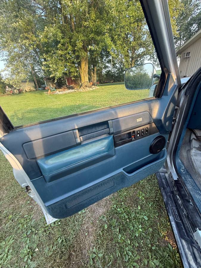 Chevy-1500-1989-silver-10