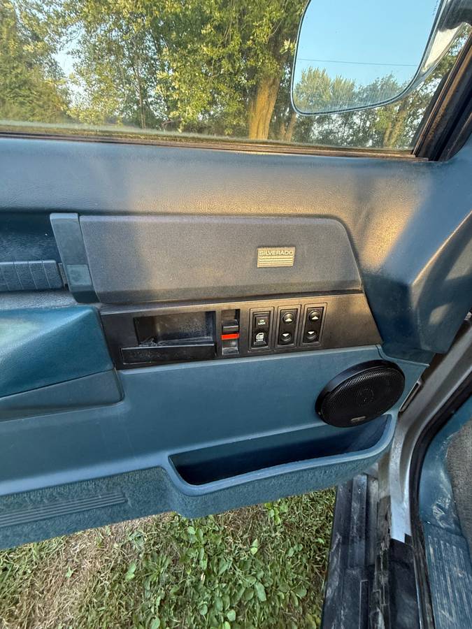 Chevy-1500-1989-silver-12
