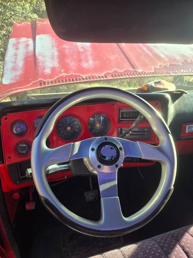 Chevy-1977-red-19