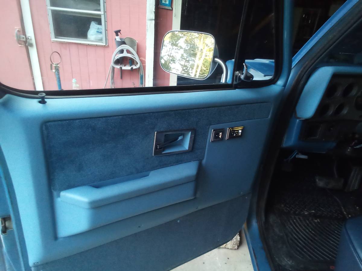 Chevy-1984-blue-3