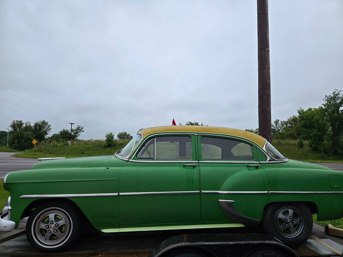 Chevy-210-1953-green-3