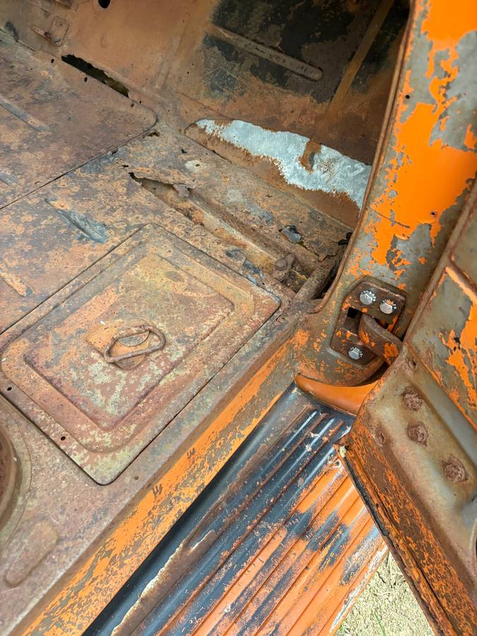 Chevy-3100-pickup-1951-orange-7