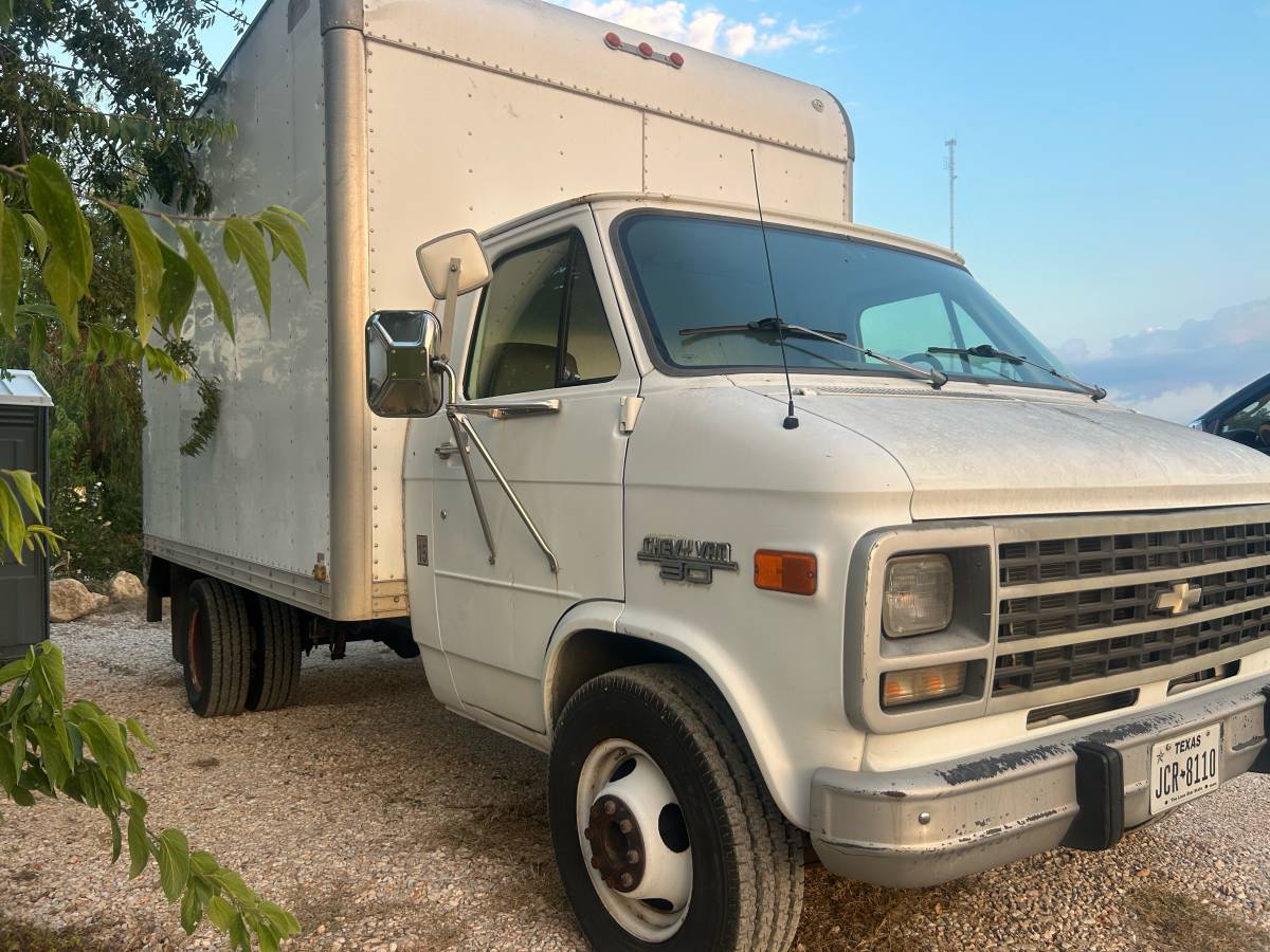 Chevy-350-1993-white-1