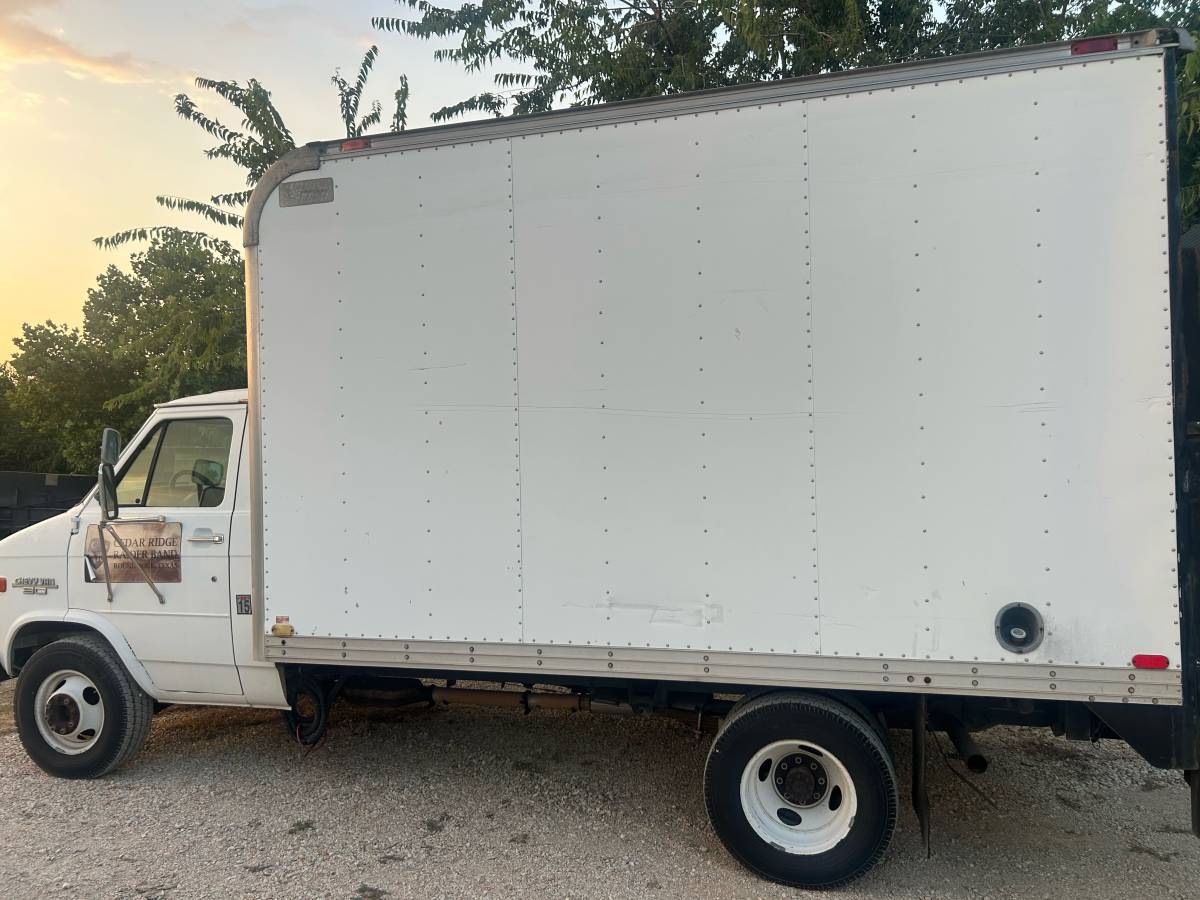 Chevy-350-1993-white-2
