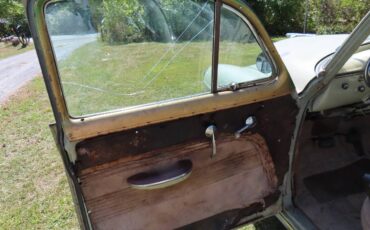 Chevy-4-door-1949-green-4