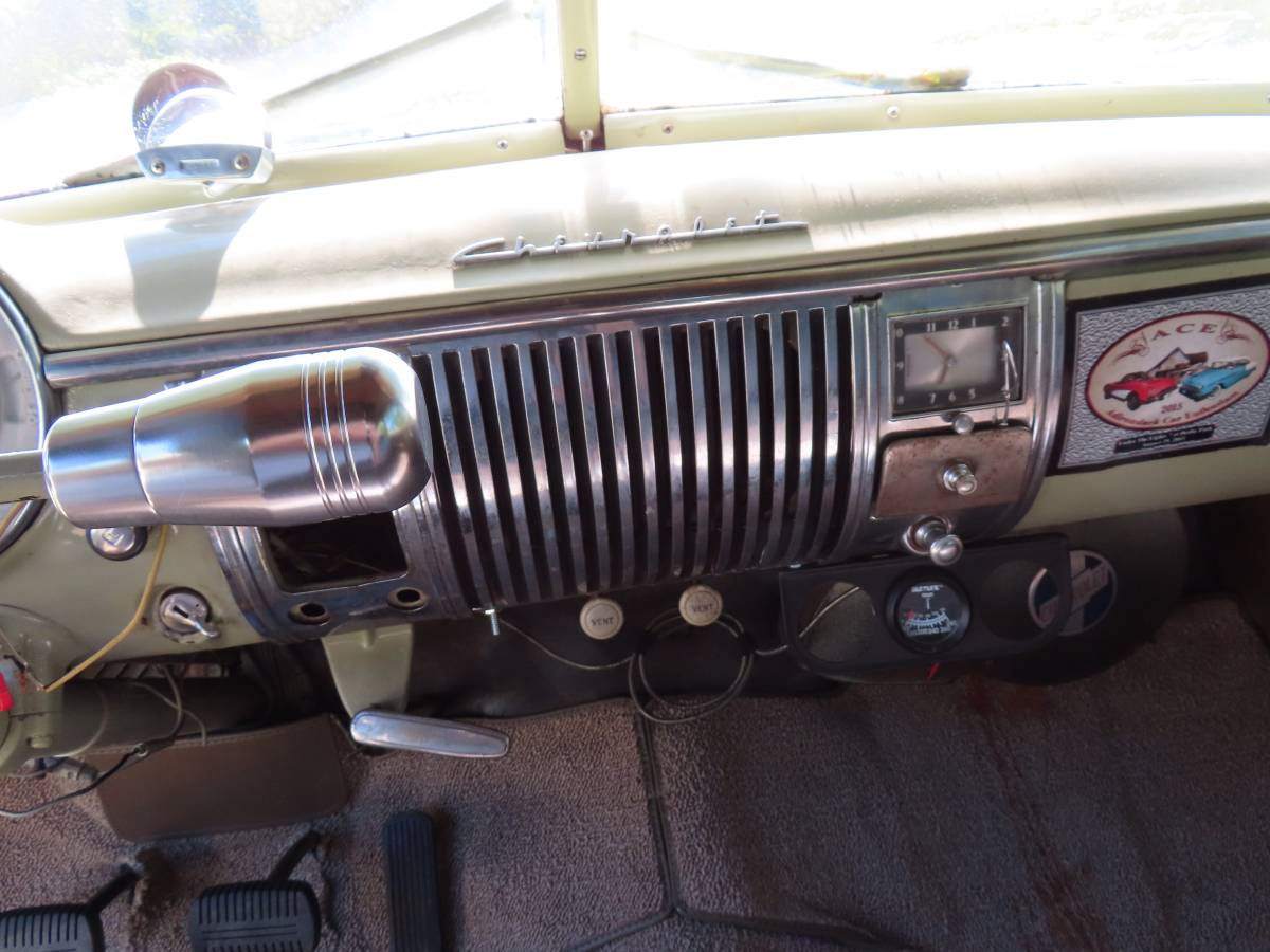 Chevy-4-door-1949-green-8