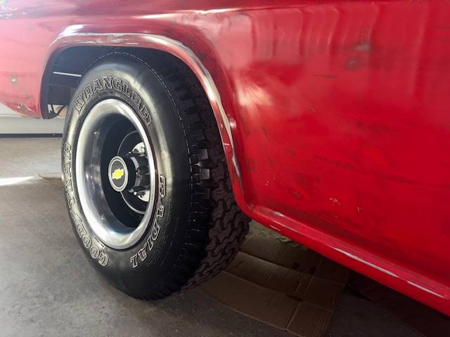 Chevy-apache-1958-red-21