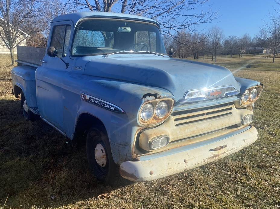 Chevy-apache-1959-blue-1