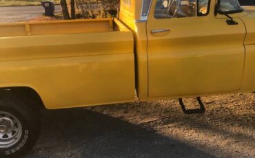 Chevy-apache-1961-yellow-10
