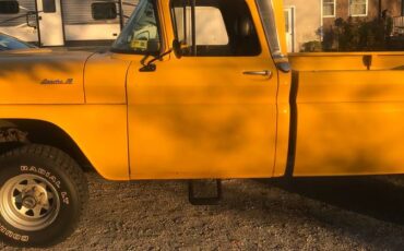 Chevy-apache-1961-yellow-11
