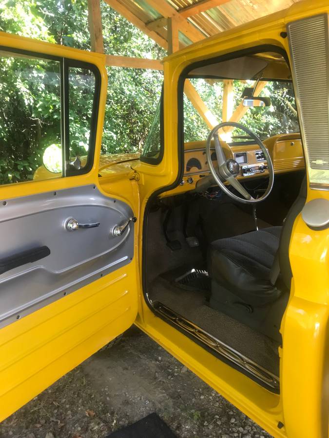 Chevy-apache-1961-yellow-14