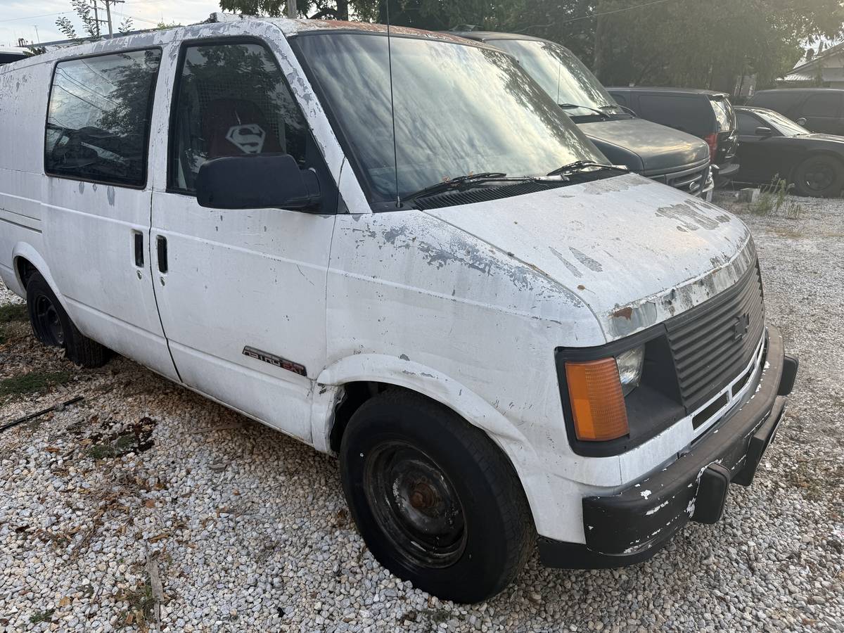 Chevy-astro-cargo-van-1992-white-1