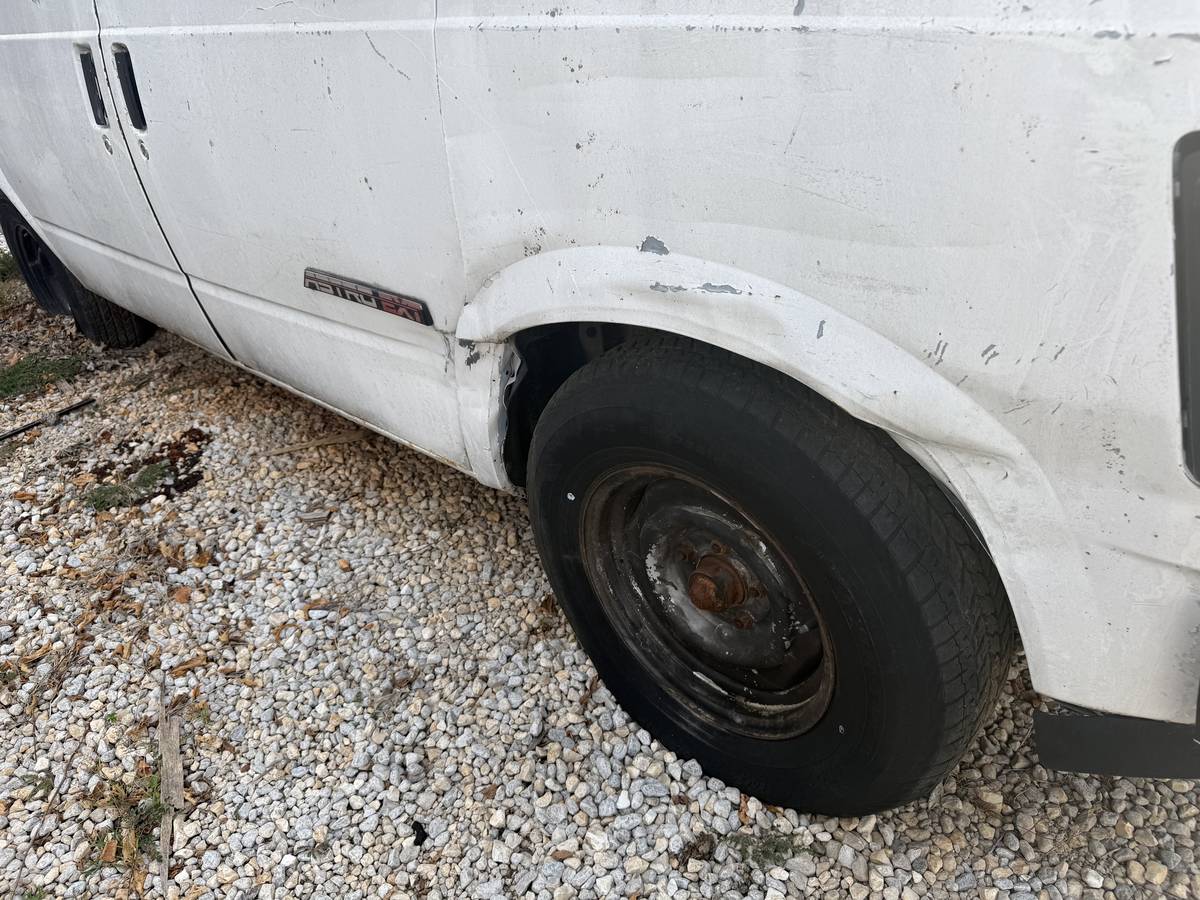 Chevy-astro-cargo-van-1992-white-2