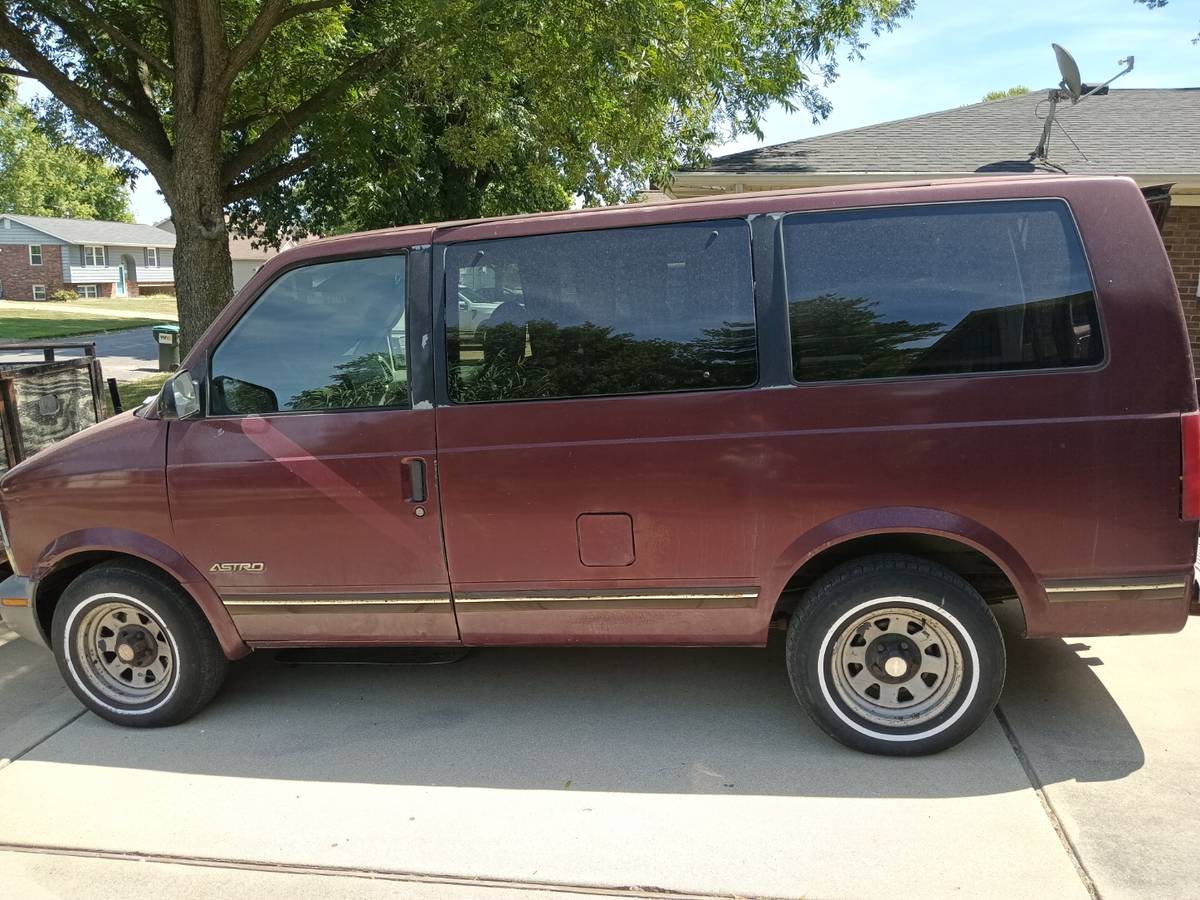 Chevy-astro-cs-van-1995-custom-3