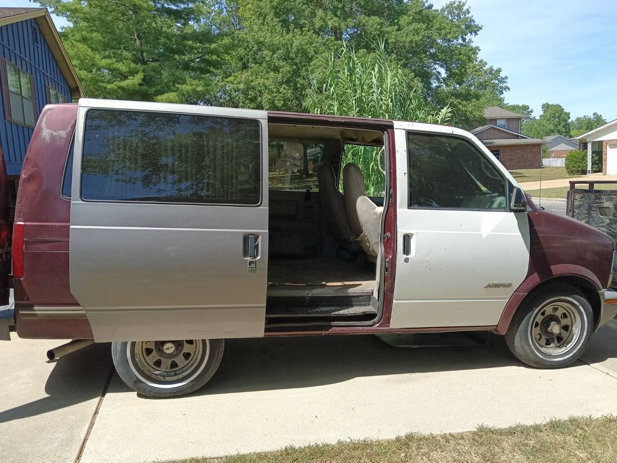 Chevy-astro-cs-van-1995-custom
