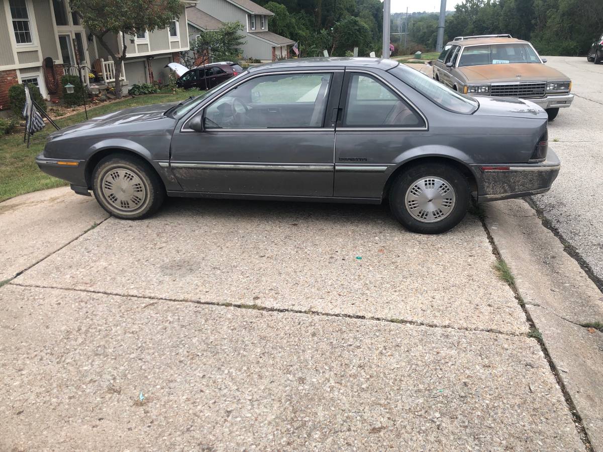 Chevy-beretta-1990-silver-1