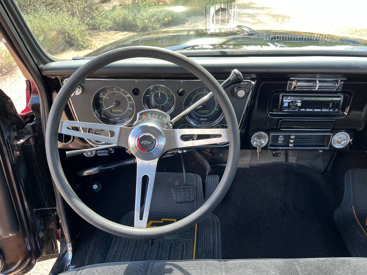 Chevy-c-10-factory-short-bed-1968-custom-12