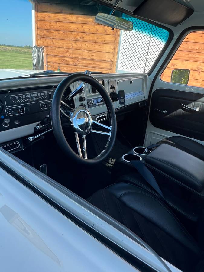 Chevy-c-20-1964-white-16