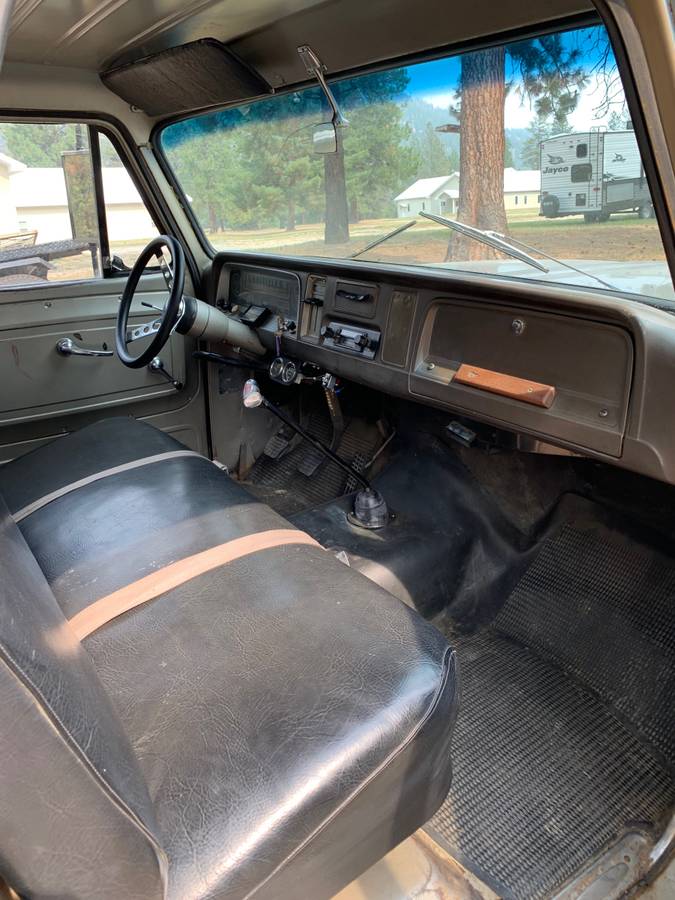 Chevy-c-20-truck-1966-grey-11