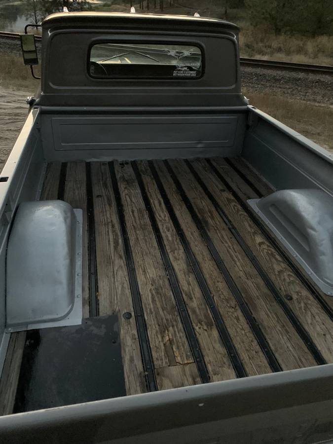 Chevy-c-20-truck-1966-grey-4