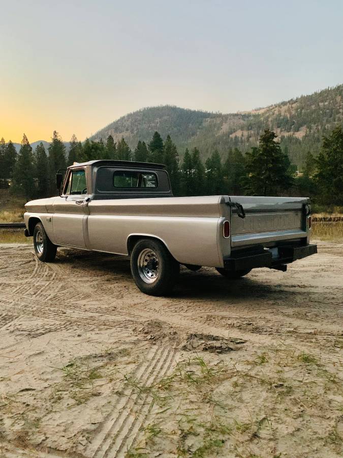Chevy-c-20-truck-1966-grey-5