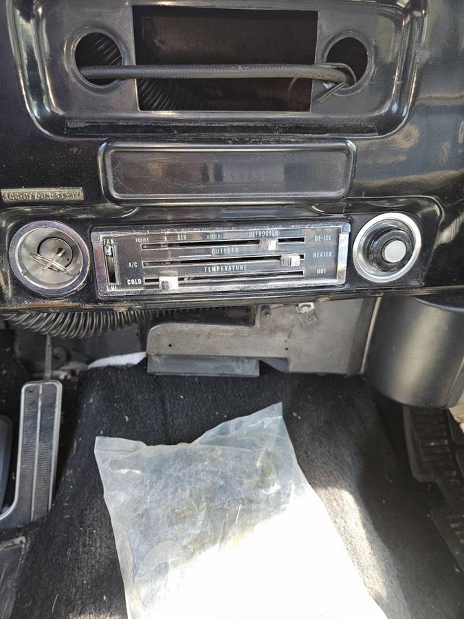 Chevy-c10-1970-black-9