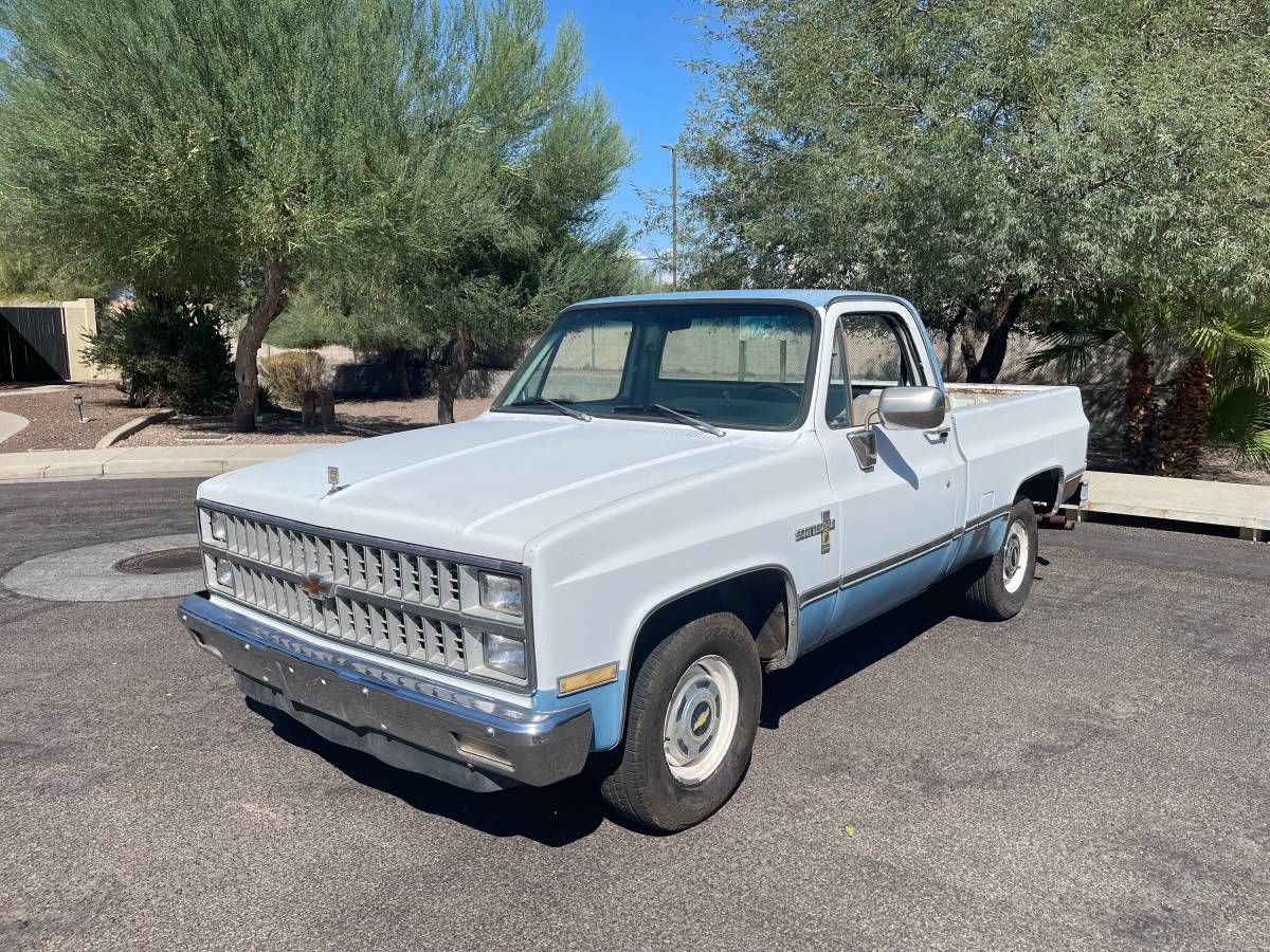 Chevy-c10-1981-white-1
