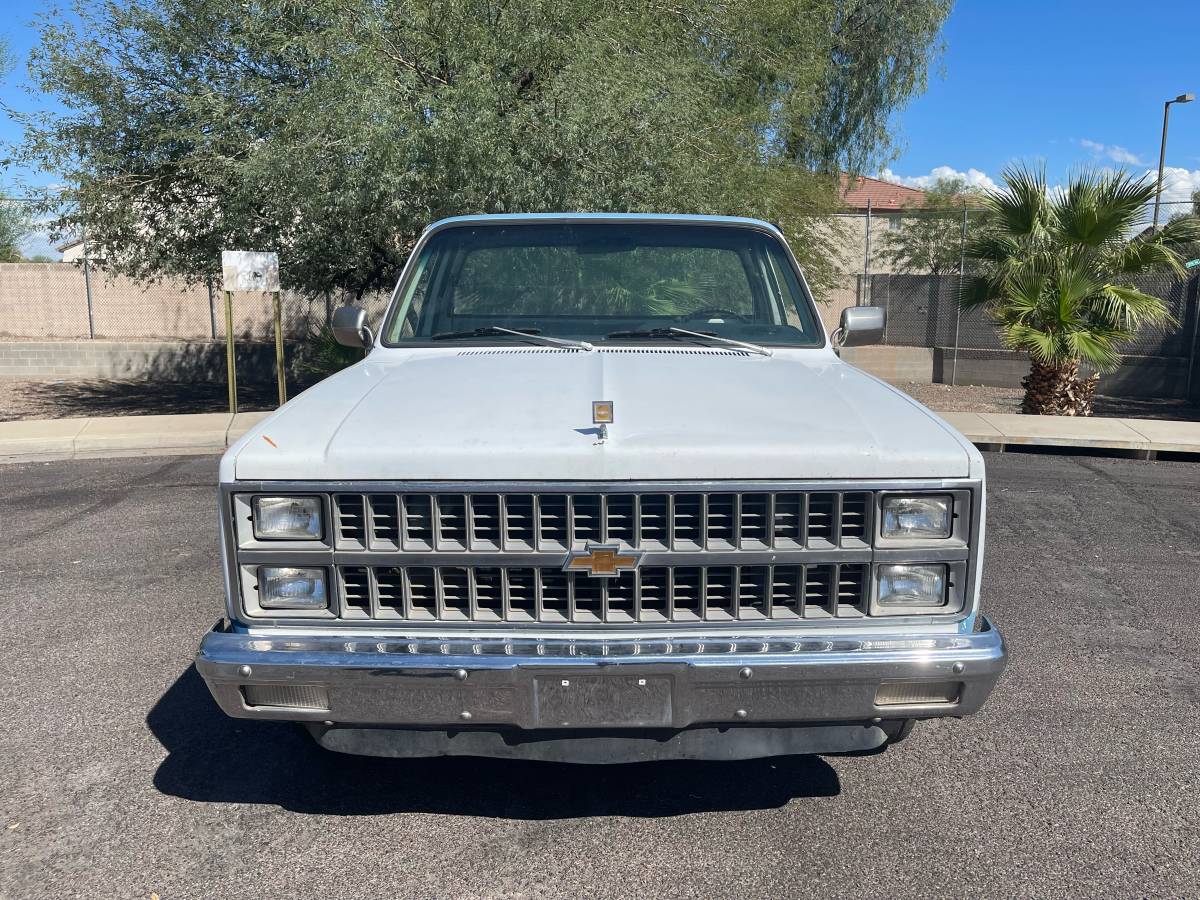 Chevy-c10-1981-white-2