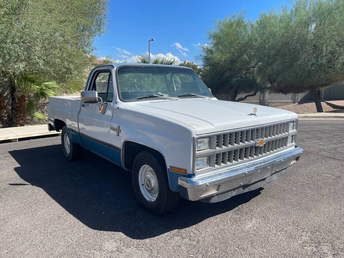 Chevy-c10-1981-white-3