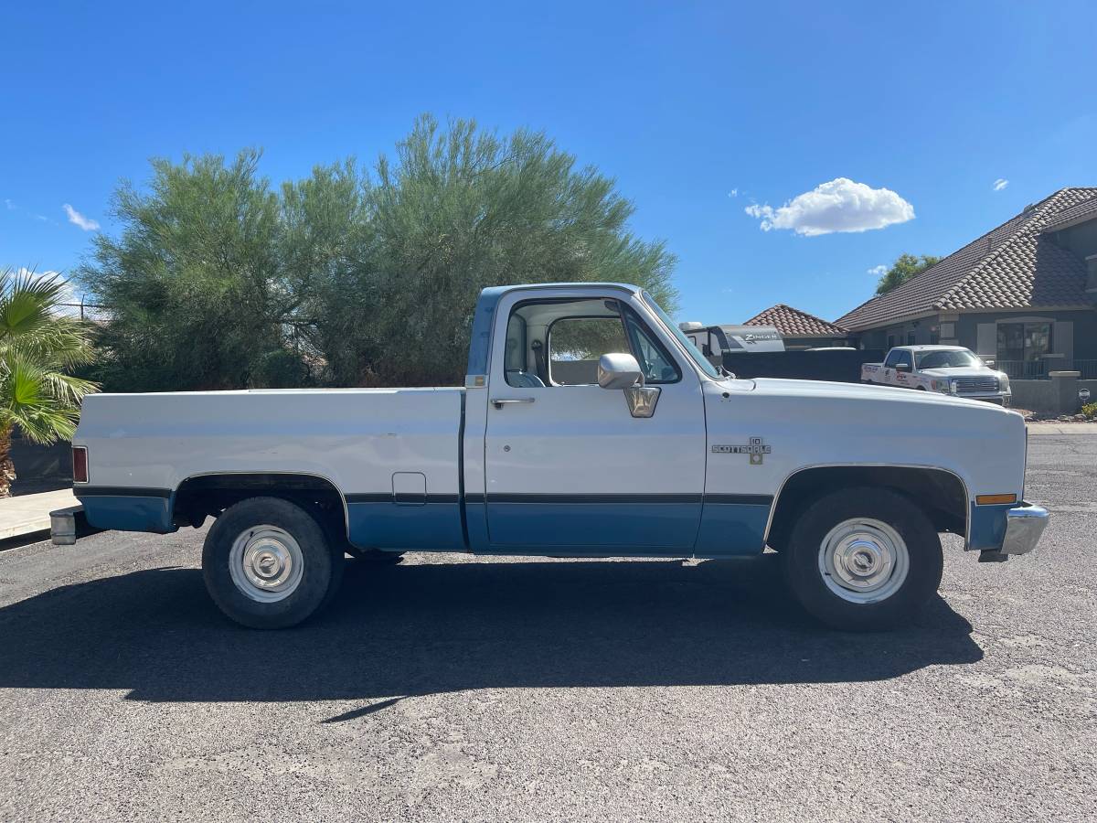 Chevy-c10-1981-white-4