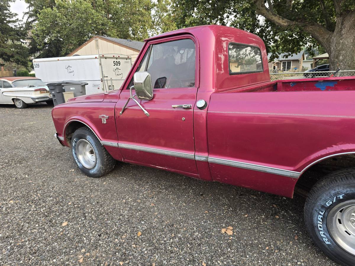 Chevy-c10-shortbox-1967-custom-23