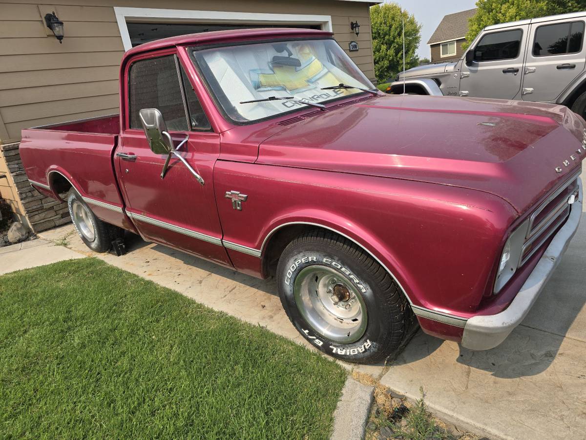 Chevy-c10-shortbox-1967-custom-3