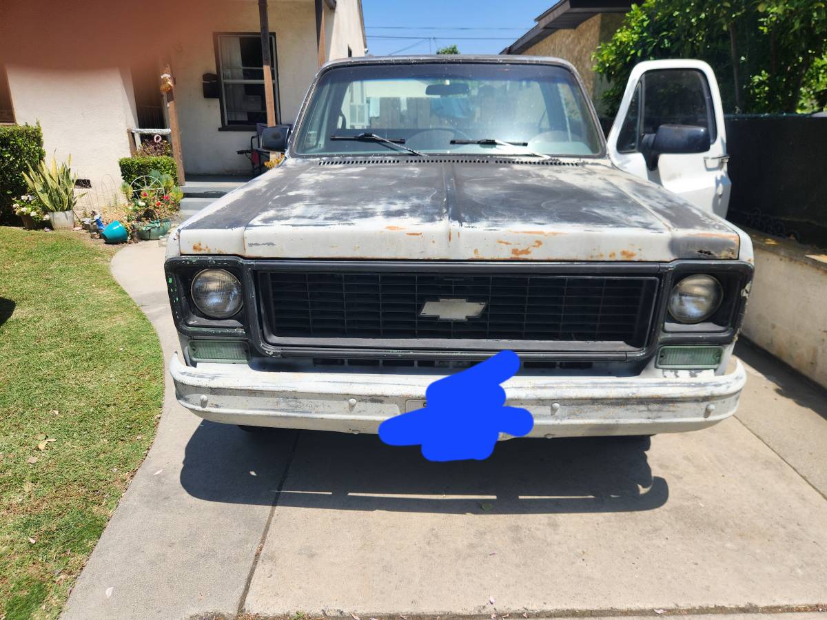 Chevy-c10-truck-1975-white-9