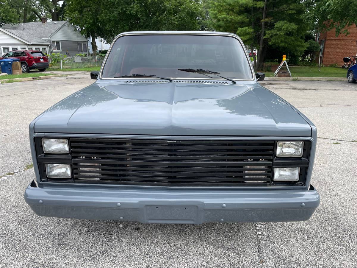 Chevy-c10-truck-1983-grey-2