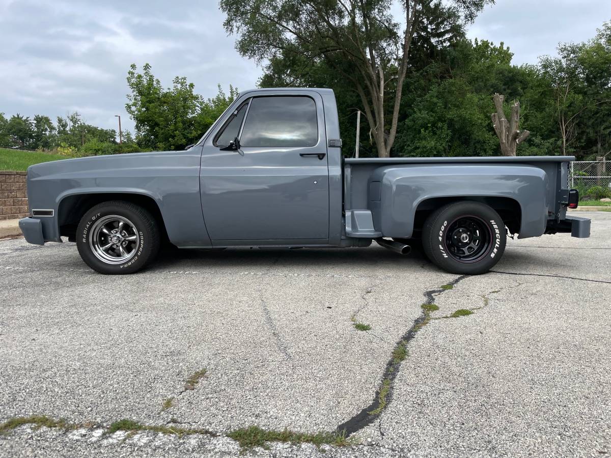 Chevy-c10-truck-1983-grey-3