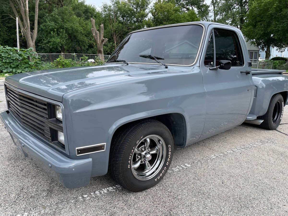 Chevy-c10-truck-1983-grey-5