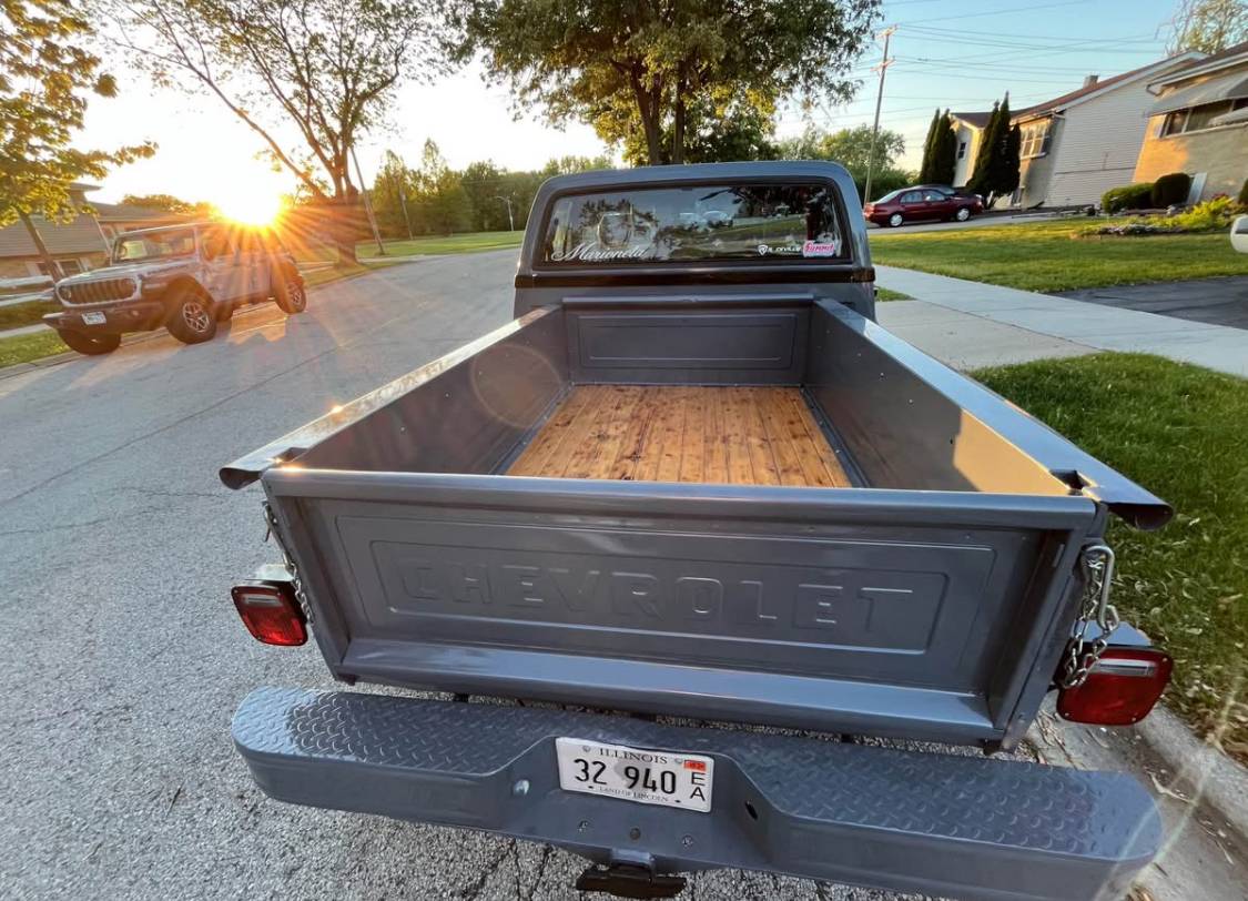 Chevy-c10-truck-1983-grey-7