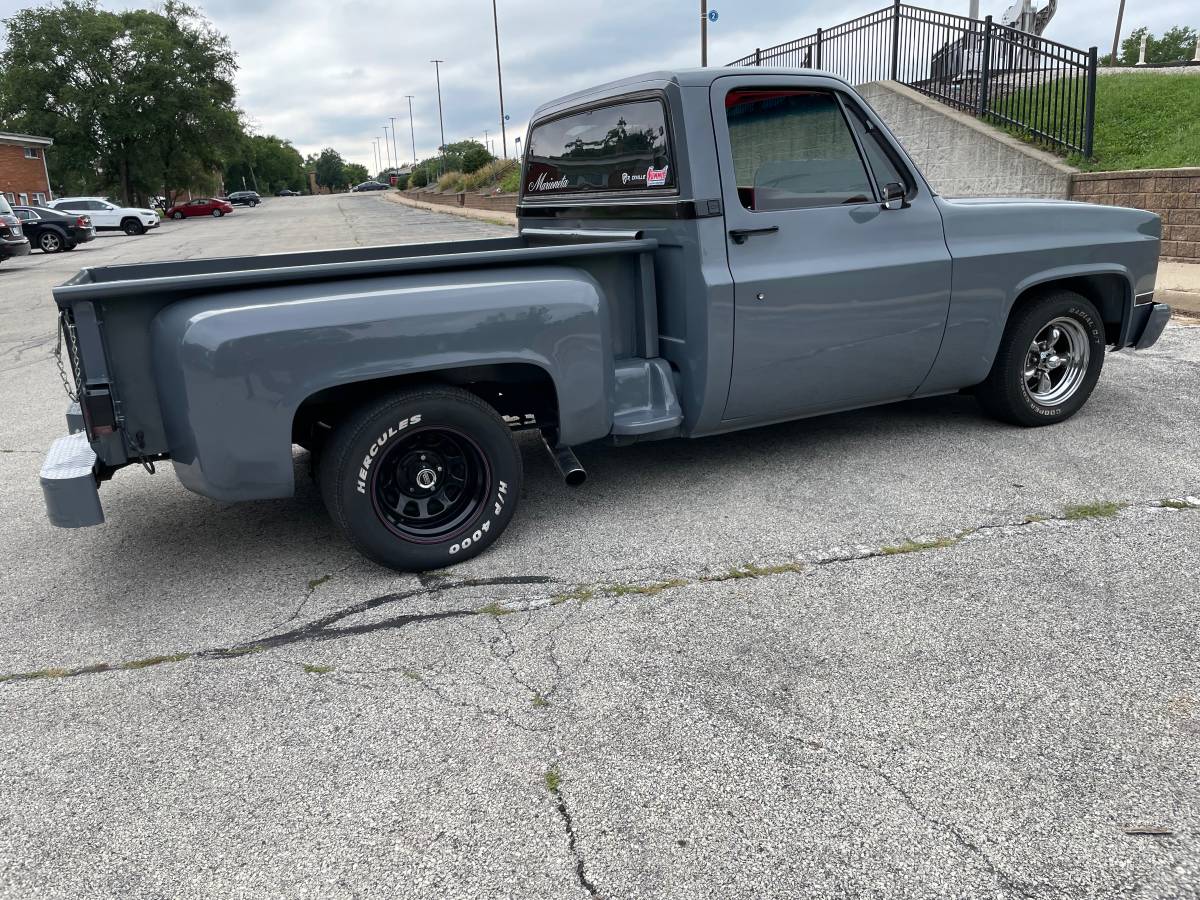 Chevy-c10-truck-1983-grey-9