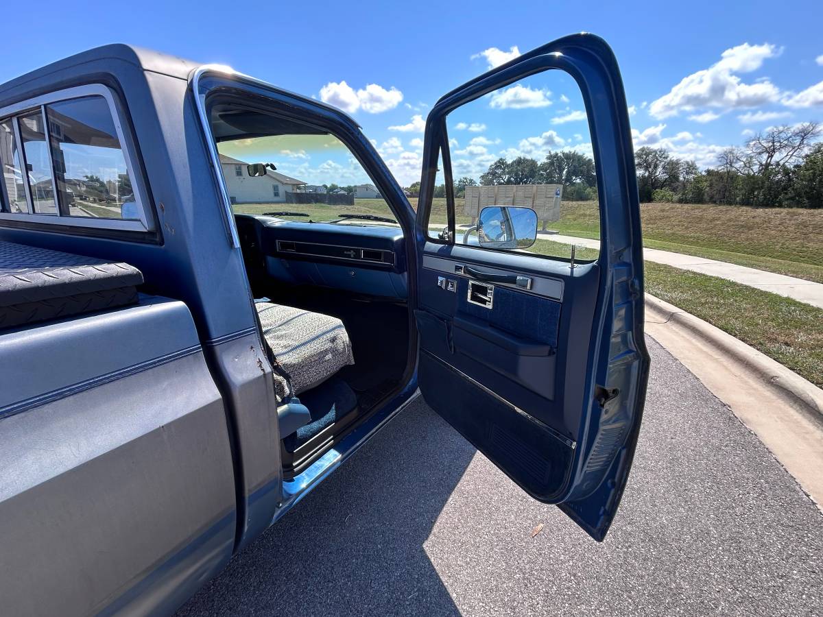 Chevy-c10-truck-1987-grey-13